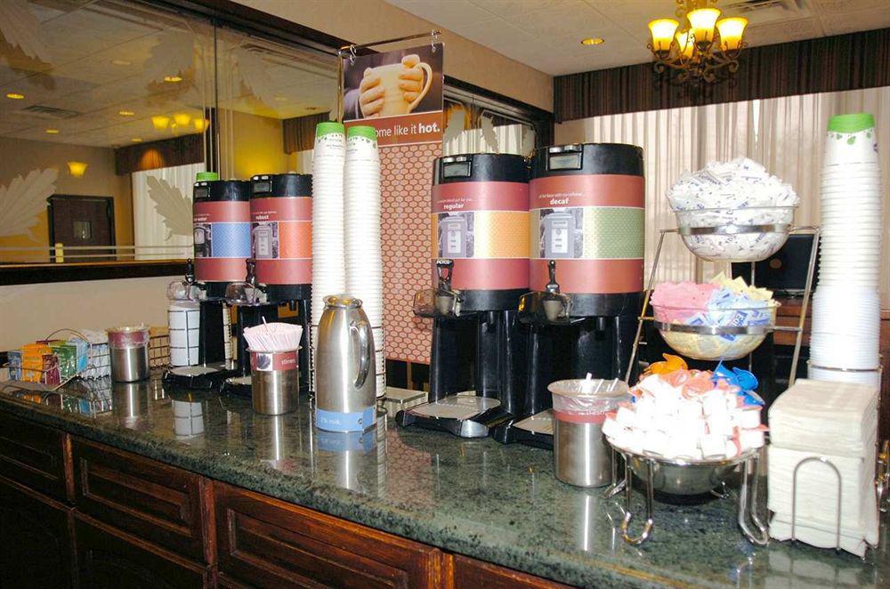 Hampton Inn Carlstadt At The Meadowlands Екстериор снимка