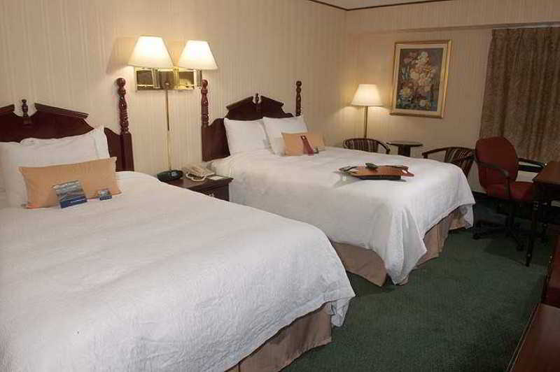 Hampton Inn Carlstadt At The Meadowlands Стая снимка
