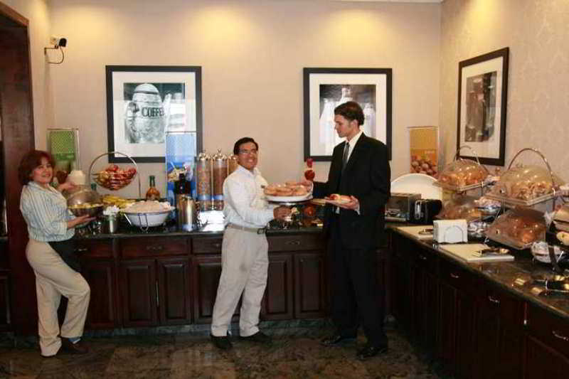 Hampton Inn Carlstadt At The Meadowlands Ресторант снимка