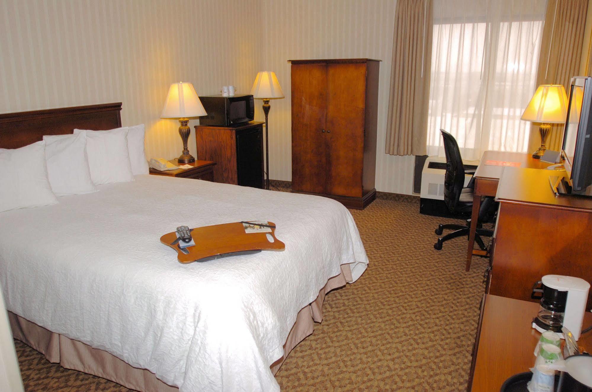 Hampton Inn Carlstadt At The Meadowlands Екстериор снимка